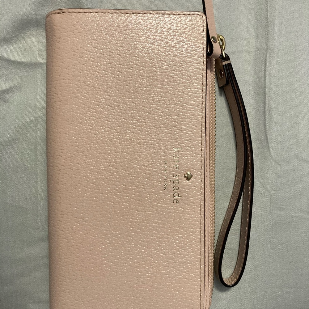 Kate Spade ♠️ Layton wristlet!- NWT